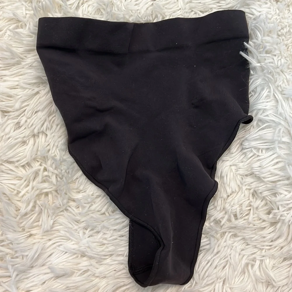 Skims sculpting set Brallete and core control thong - Picture 2 of 6